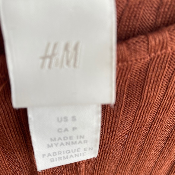 Burnt orange top like new - Picture 2 of 2